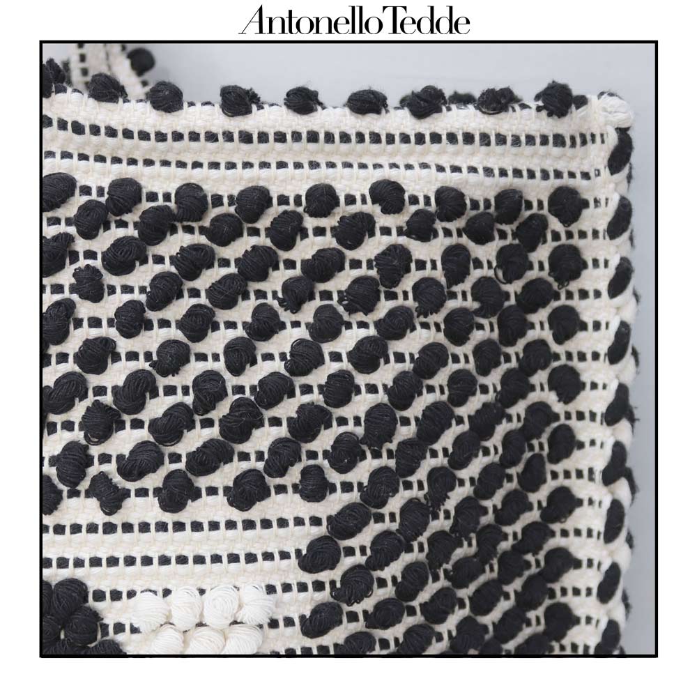 Detail fabric view front handbag - Sustainable tote - summer bag - luxury handbag - handwoven black and white tote made in Italy by hand • timeless individualistic fashion • eco-friendly fashion • socially responsible, lasting fashion