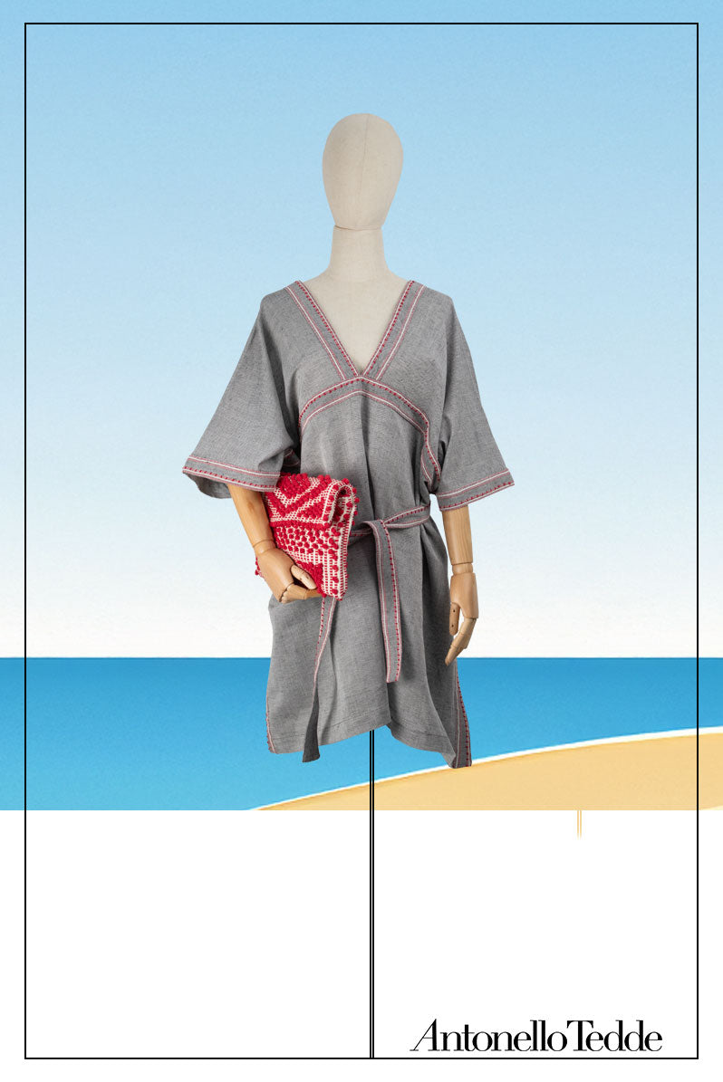 On model for proportions, the Red and Cream ground beloved style within the Antonello Tedde collection, the Suni Rombi cross-body Bag is celebrated for its effortless blend of elegance, function, and sustainable craftsmanship.