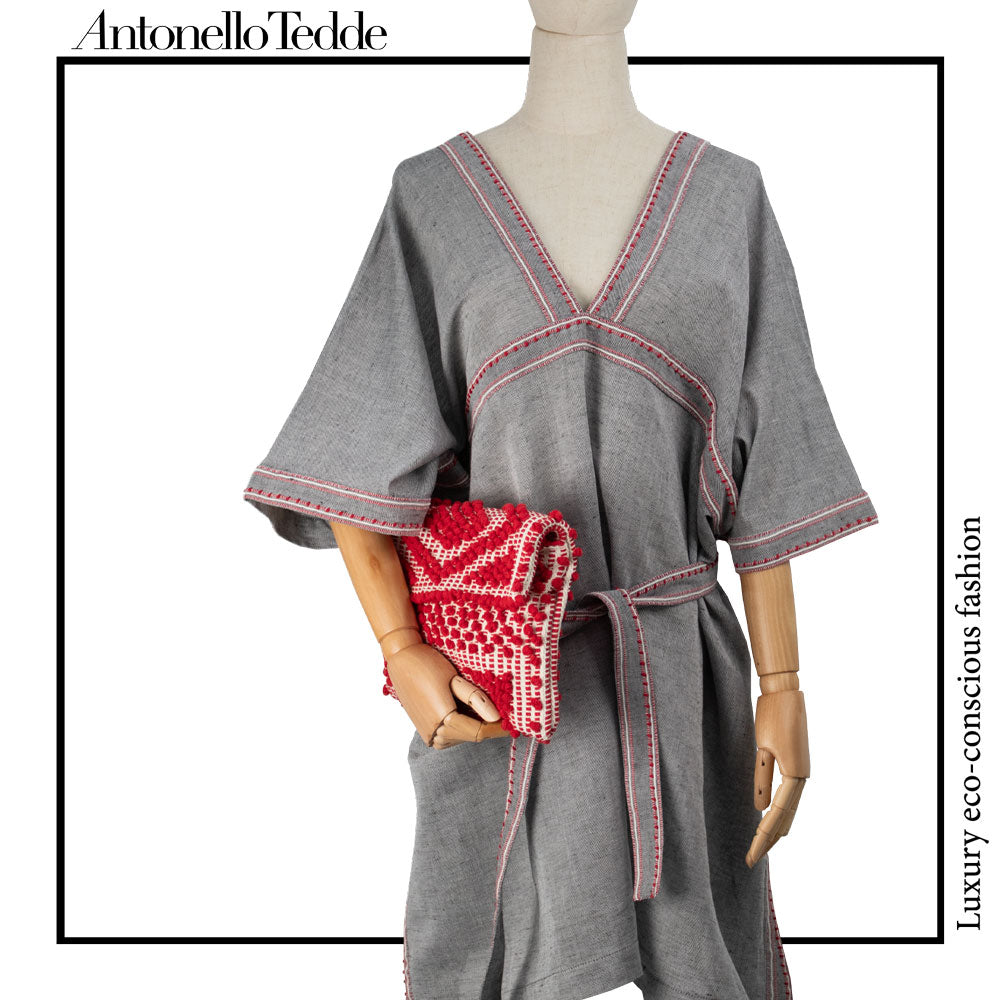On model for proportions, the Red and Cream ground beloved style within the Antonello Tedde collection, the Suni Rombi cross-body Bag is celebrated for its effortless blend of elegance, function, and sustainable craftsmanship.