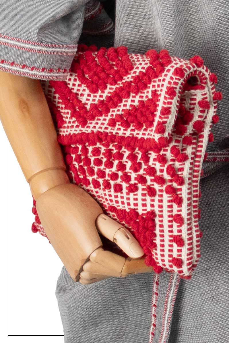 On model for proportions, the Red and Cream ground beloved style within the Antonello Tedde collection, the Suni Rombi cross-body Bag is celebrated for its effortless blend of elegance, function, and sustainable craftsmanship.
