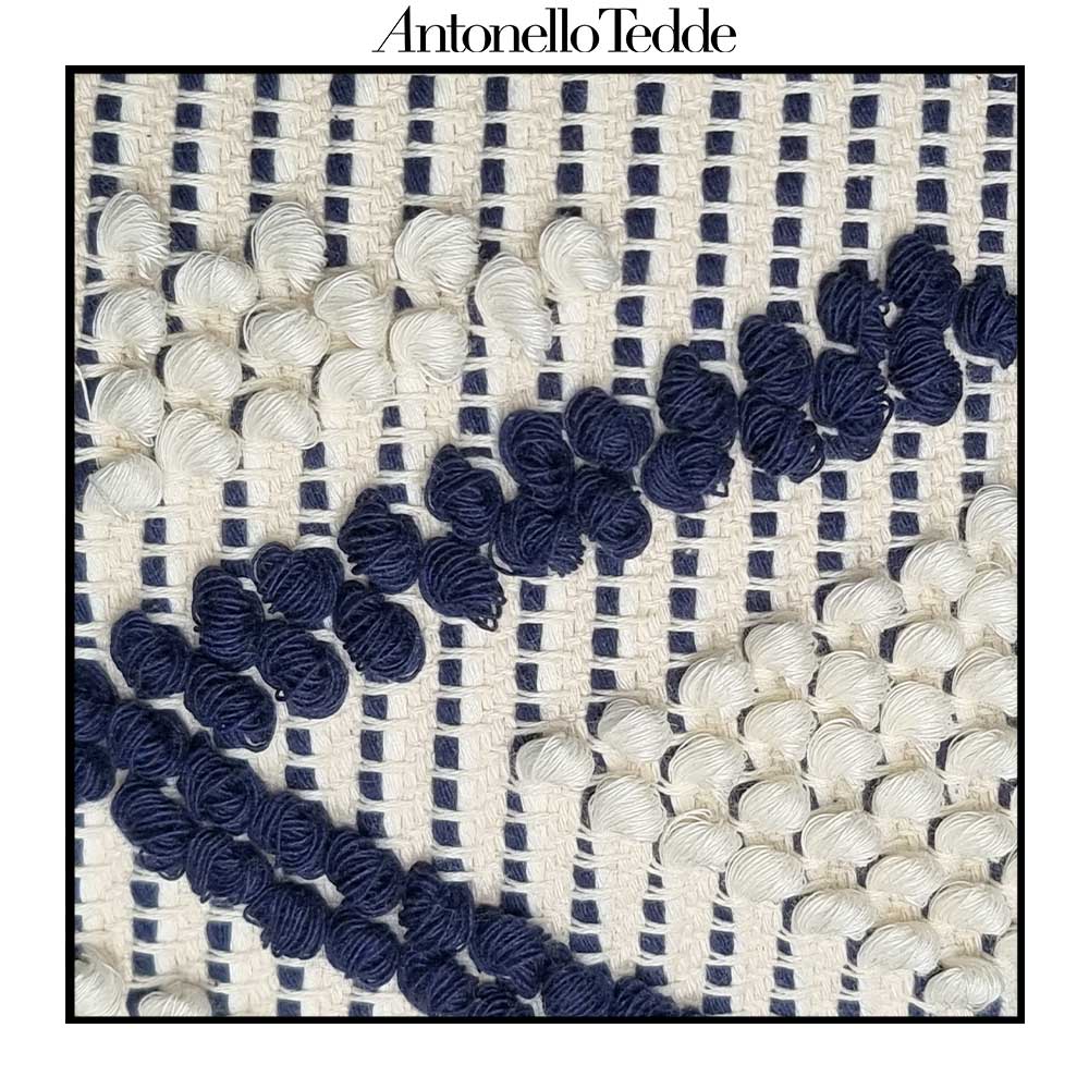 Detail view yarn of the handbag - Sustainable tote - summer bag - luxury handbag - handwoven black and white tote made in Italy by hand • timeless individualistic fashion • eco-friendly fashion • socially responsible, lasting fashion