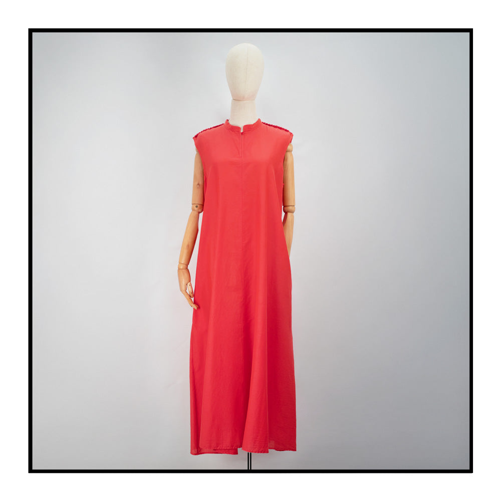 AT - ARDU RED PPT Elegant Sleeveless Long Dress with Standing Collar a ANTONELLO TEDDE AT - ARDU RED PPT Elegant Sleeveless Long Dress with Standing Collar a ANTONELLO TEDDE