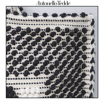Detail fabric view front handbag - Sustainable tote - summer bag - luxury handbag - handwoven black and white tote made in Italy by hand • timeless individualistic fashion • eco-friendly fashion • socially responsible, lasting fashion