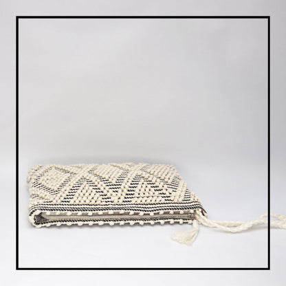 Piattina - Sustainable handwoven zip clutch bag - Cream Linen and Black Ground