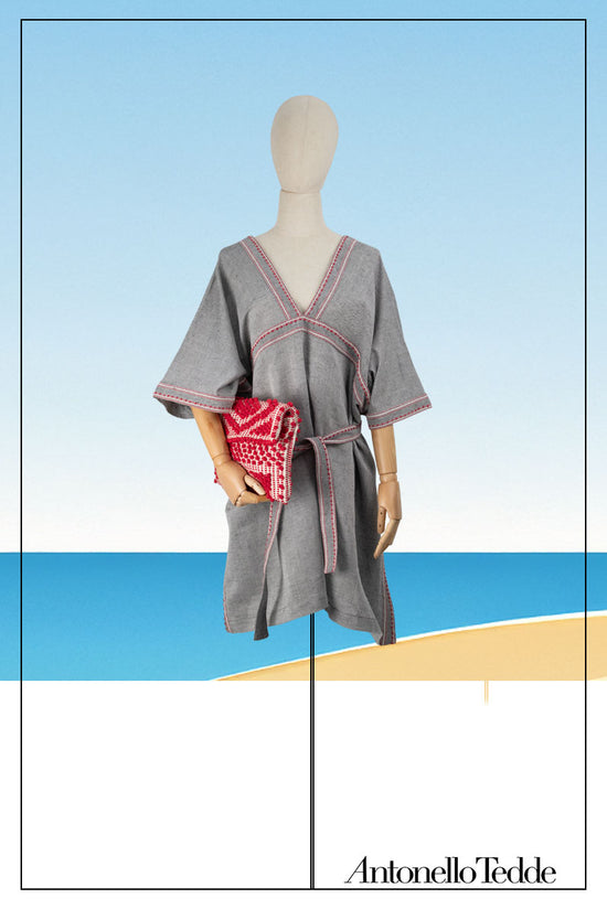 On model for proportions, the Red and Cream ground beloved style within the Antonello Tedde collection, the Suni Rombi cross-body Bag is celebrated for its effortless blend of elegance, function, and sustainable craftsmanship. 