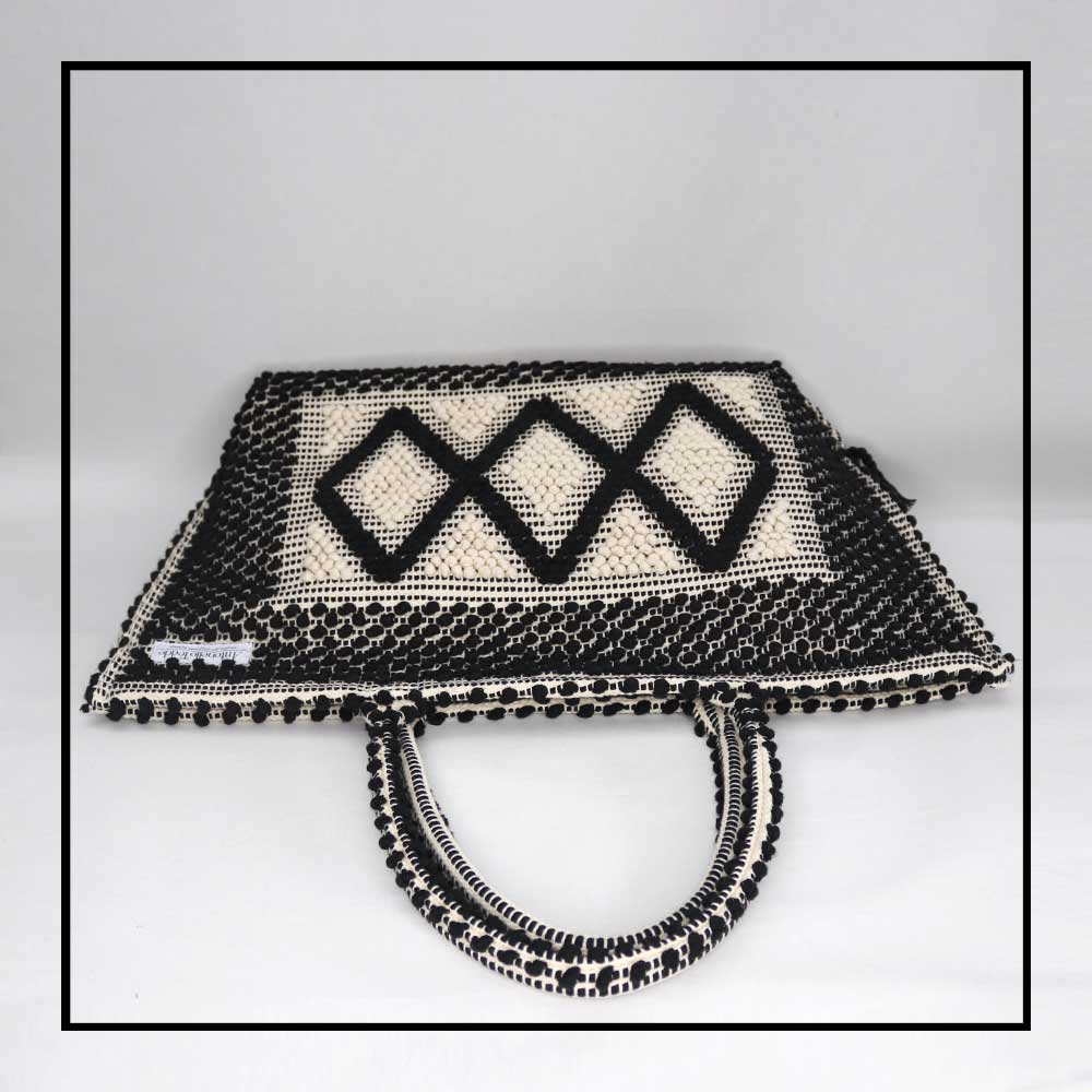 Opening view of the handbag - Sustainable tote - summer bag - luxury handbag - handwoven black and white tote made in Italy by hand • timeless individualistic fashion • eco-friendly fashion • socially responsible, lasting fashion.