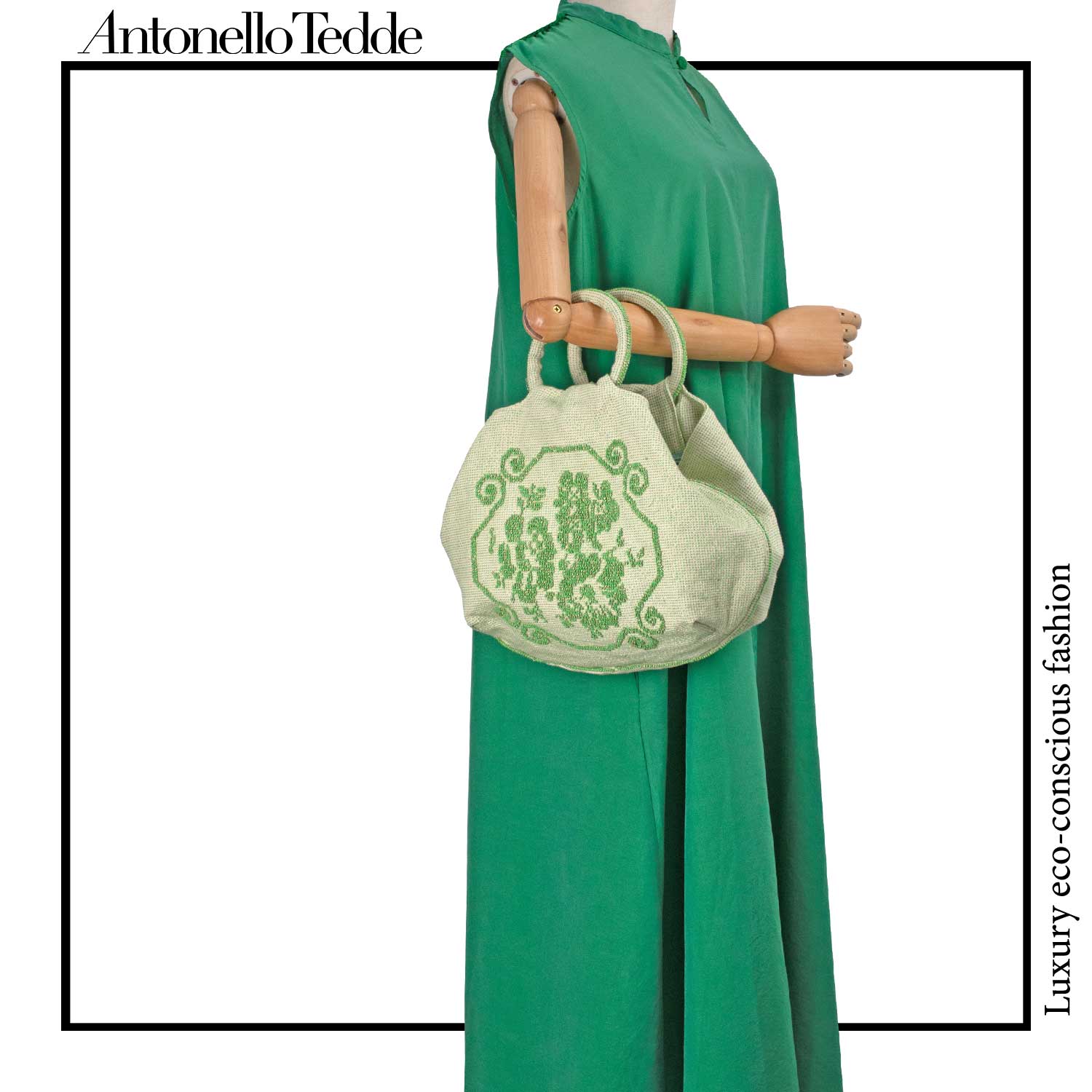 Handwoven green Faona tote bag with small pibiones flower bouquet pattern and golden thread, crafted from regenerated cotton by Sardinian artisans.