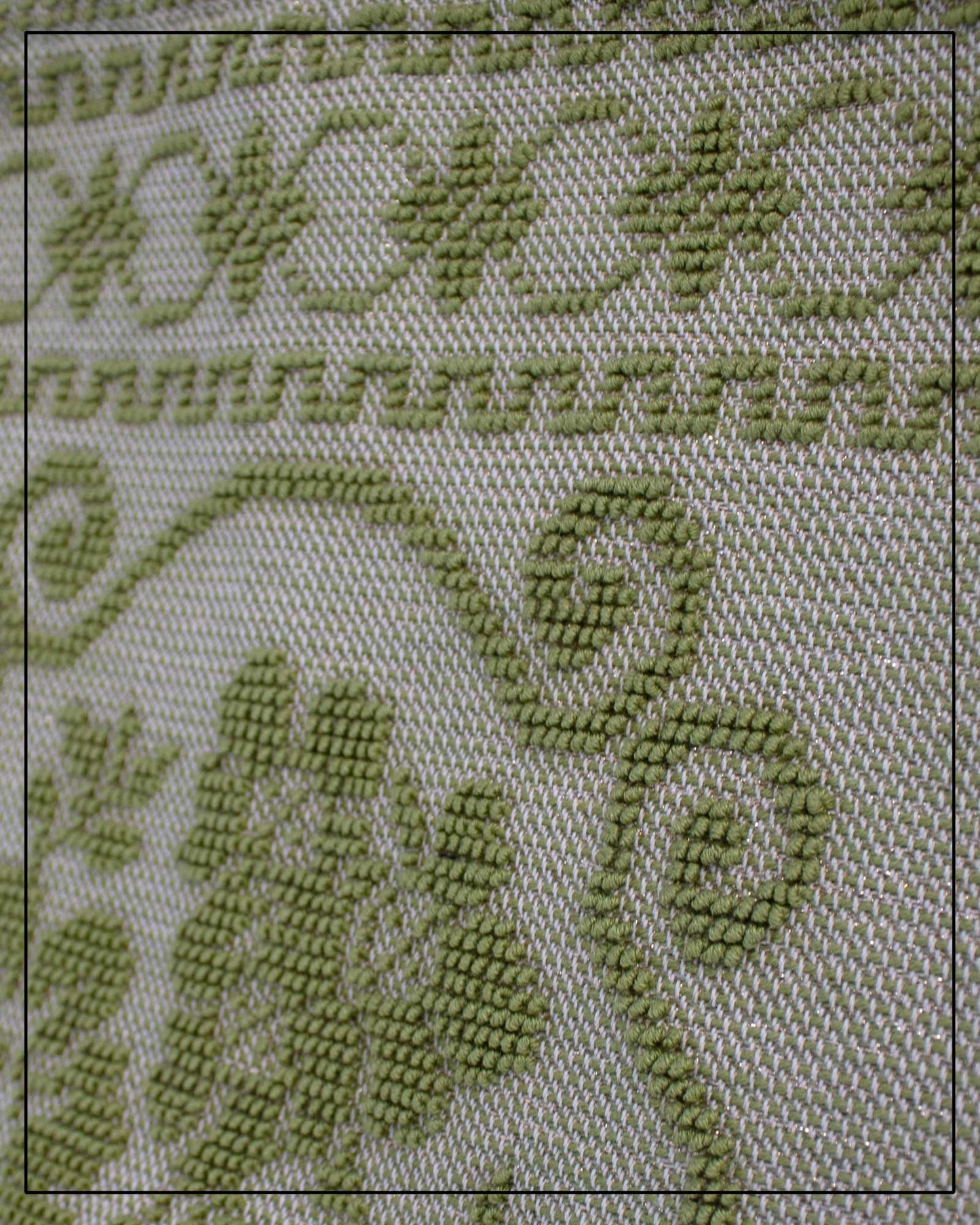 Antonello Tedde Banari Tote Bag handwoven in Sardinia using the traditional small Pibiones technique with green regenerated cotton, golden yarn, and floral bouquet motif. Close up view
