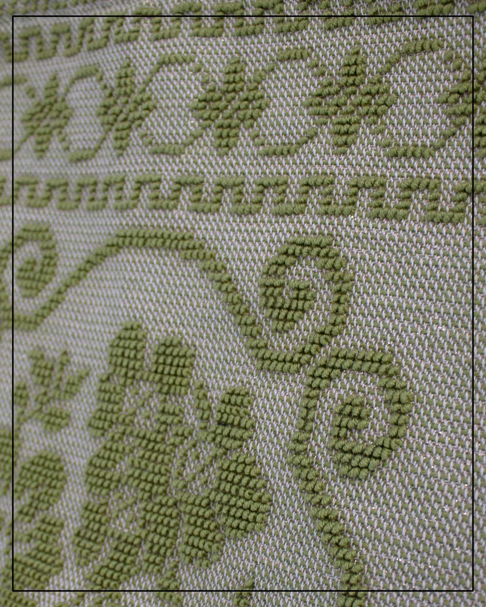 Antonello Tedde Banari Tote Bag handwoven in Sardinia using the traditional small Pibiones technique with green regenerated cotton, golden yarn, and floral bouquet motif. Close up view