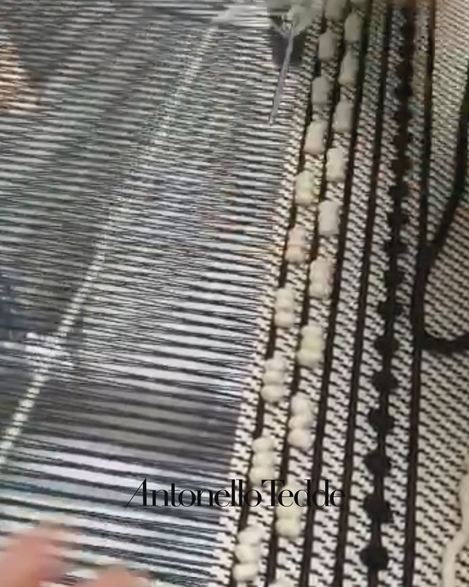 Close-up of a loom with threads and wooden beams where ANTONELLO TEDDE fabrics are made 