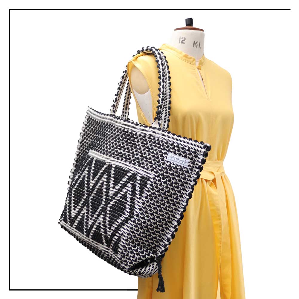 Capriccioli Large - The bag is made using authentic Sardinian hand weaving methods in ethically managed factories. This tote bag is extraordinary and evokes faraway cultures with a contemporary touch, with focus on details such as colour, and material that are sustainable and eco-conscious