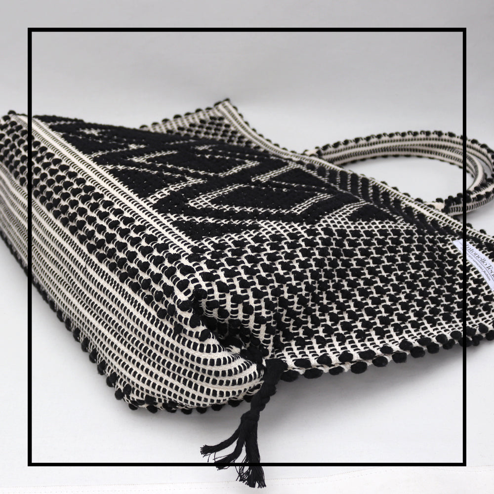 Capriccioli Large - The bag is made using authentic Sardinian hand weaving methods in ethically managed factories. This tote bag is extraordinary and evokes faraway cultures with a contemporary touch, with focus on details such as colour, and material that are sustainable and eco-consciou