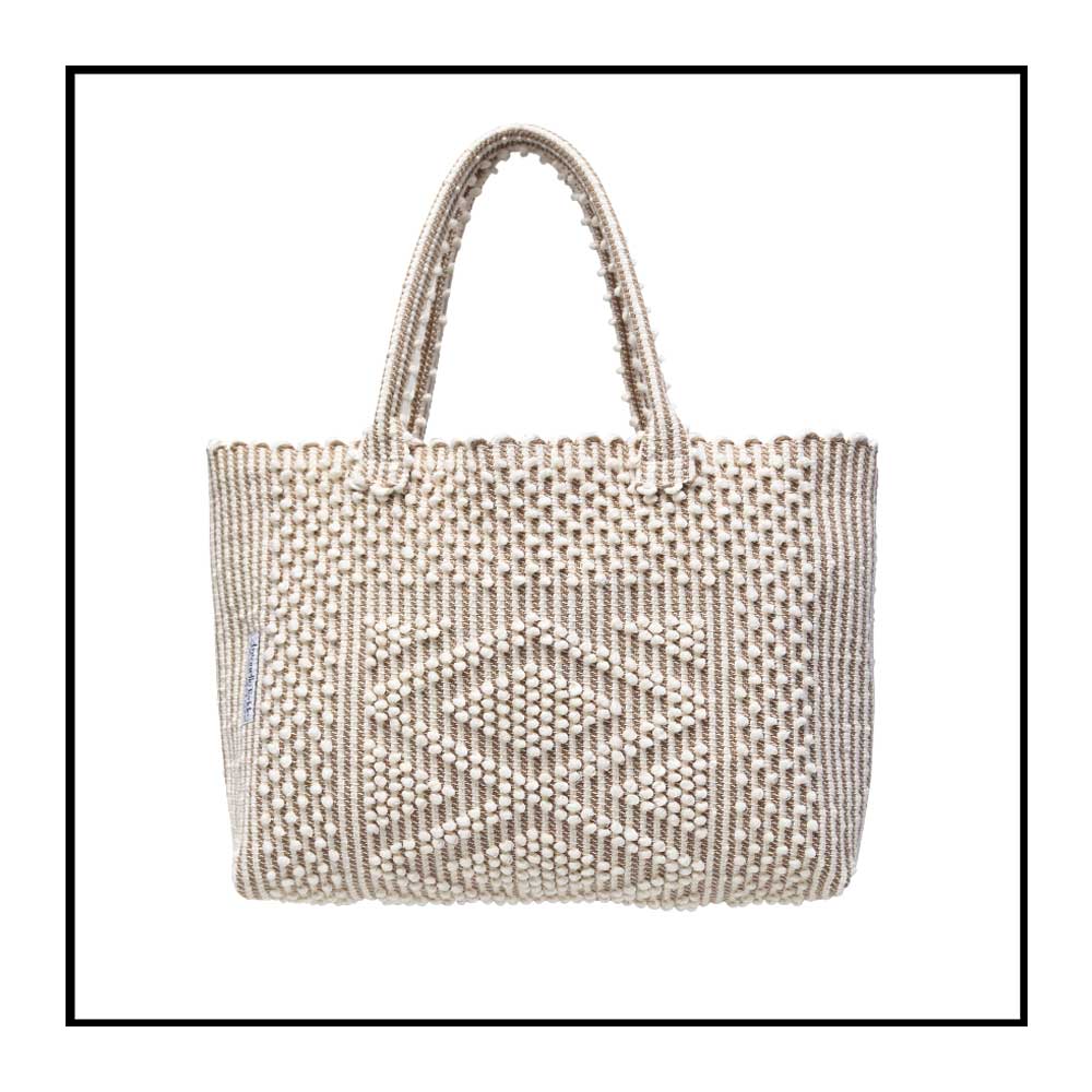 Antonello Tedde tote bag is made using hand woven fabrics Made of Italian Linen and regenerated Cotton , it is unlined with a practical inner pocket and a diamond pattern. A magnet fastens the bag keeping it secure. The bag is made using authentic Sardinian hand weaving methods in ethically managed factories. 