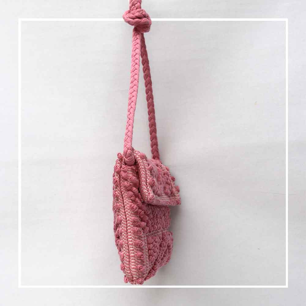 SUNI Rombi Pink. Luxurious Craftsmanship. Experience the artistry that goes into creating each item in our collection.