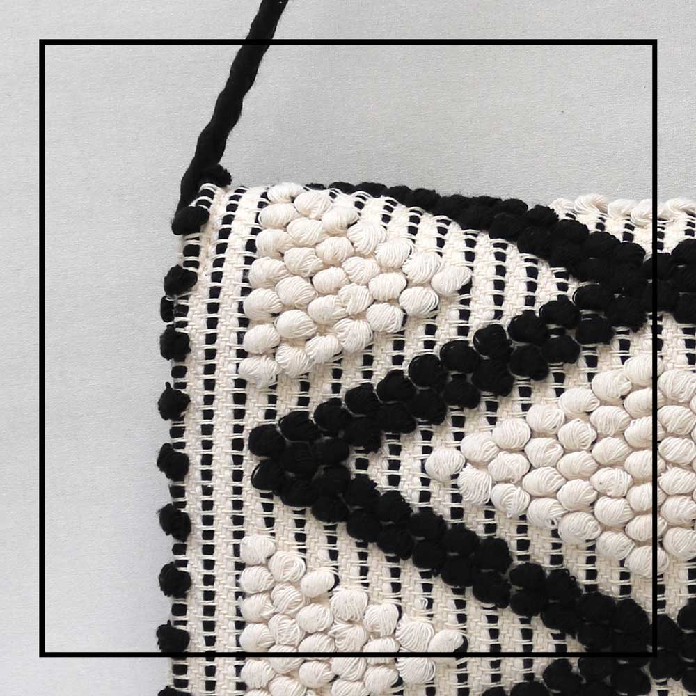Detail View of the Suni Rombi Crossbody Bag by Antonello Tedde – Handwoven Sustainable Cotton Bag in Black and Cream with Rombetti Pattern, Ethical and Timeless Italian Craftsmanship