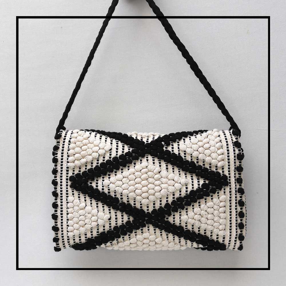 Back View of the Suni Rombi Crossbody Bag by Antonello Tedde – Handwoven Sustainable Cotton Bag in Black and Cream with Rombetti Pattern, Ethical and Timeless Italian Craftsmanship