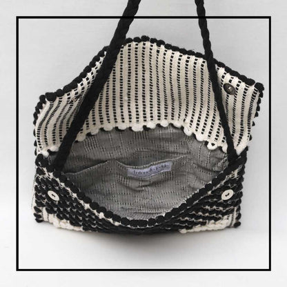 Internal view of the Suni Rombi Crossbody Bag by Antonello Tedde – Handwoven Sustainable Cotton Bag in Black and Cream with Rombetti Pattern, Ethical and Timeless Italian Craftsmanship